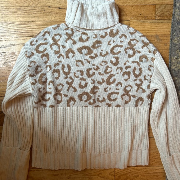 Cream turtleneck with leopard details - Picture 2 of 2
